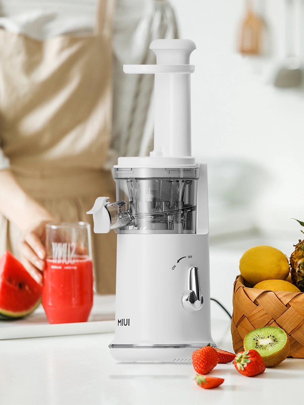 MIUI Petit Slow Juicer Portable Electric Juice Extractor Lemon Fruit Juice Maker Blender Easy Clean Can Make Ice Cream Mini-Pro