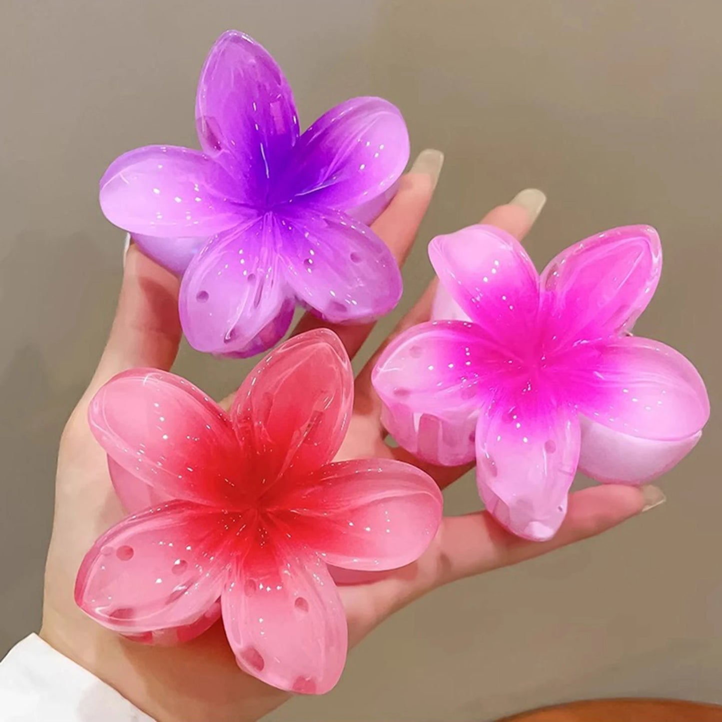 Luxury Gradient Flower Hair Claw – Delicate Resin Accessory for Women