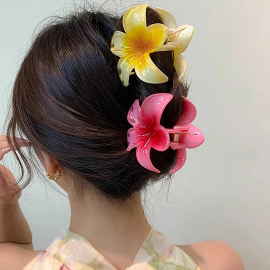 Luxury Gradient Flower Hair Claw – Delicate Resin Accessory for Women