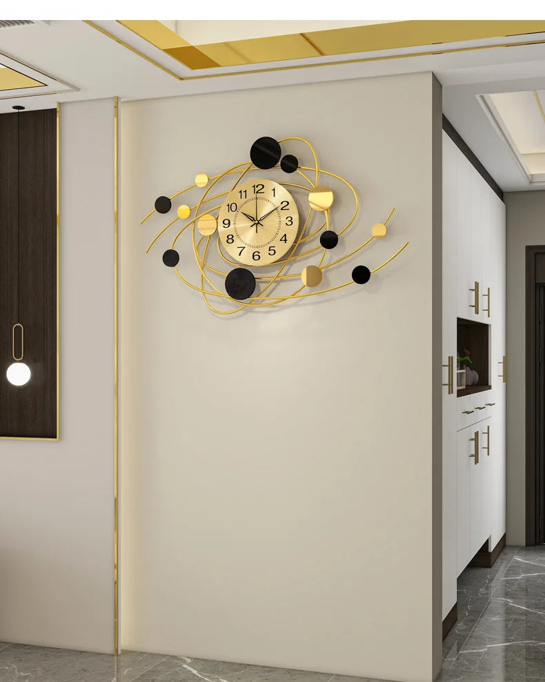 Iron Luxury Hanging Clock High-end Living Room Clock Wall Mounted Creative Restaurant Decoration Silent Clock